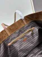 Prada Bags Batch 260 Women||| Suede Tote Easily Embody Retro Fashion The bag has wide shape, simple yet not simplistic, requiring no excessive decoration. Paired with suit or T-shirt for daily use, it can fully reflect a high-end feel! Large bags are the most stylish Size: Bag opening 49x, bottom 37x, height 31x16, model 2462 - Image 8