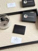 Prada Bags 55prada Hot-Selling Holder Unisex Small Holder, Black, Model 1MC025 Diagonal Triangle Cross Pattern Cowhide Leather, 6 Card Slots ➕ A middle compartment that can hold multiple cards and small change, size 11.2×8.5cm, actual product photo, see is what you get - Image 2