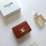 Celine Bags ￥75 Celine Classic Business Holder, Large Cowhide Interior with Smooth Microfiber CANVAS Logo Print, gold Trim TRIOMPHE Metal Snap Closure, Zipper Coin 5 Card Slots, Banknote Pocket, 1 Flat Pocket No.: 10K623 Size:11 9 X 3cm