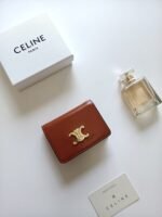Celine Bags ￥75 Celine Classic Business Holder, Large Cowhide Interior with Smooth Microfiber CANVAS Logo Print, gold Trim TRIOMPHE Metal Snap Closure, Zipper Coin 5 Card Slots, Banknote Pocket, 1 Flat Pocket No.: 10K623 Size:11 9 X 3cm