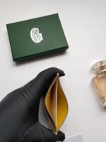 Goyard Bags ￥50 GOYARD Goya Classic Saint-Sulpice Card Holder Compact Design with Middle Pocket for Cards, ID, Folded Banknotes The compact design fits perfectly into the pocket of a jacket or pants. Style number: 9636 Size: 7 x 10.5 cm - Image 5