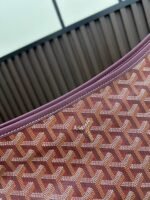 Goyard Bags Upgraded version 280 goyard hobo zipper dark blue There's model again~ And it's new bestseller w bought more zp develop again I've always felt confident with Goyard's handling tote bags Achieved elegance, French style, can used for everyday casual wear single shoulder strap gives entire bag a clean neat line Without the slightest delay Added my annual top list~ The handle edge and other fittings are made of top-grain genuine leather Please be sure to distinguish between market microfiber products❌ 42×27×15cm - Image 4