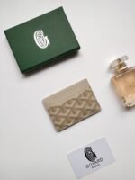 Goyard Bags ￥50 GOYARD Goya Classic Saint-Sulpice Card Holder Compact Design with Middle Pocket for Cards, ID, Folded Banknotes The compact design fits perfectly into the pocket of a jacket or pants. Style number: 9636 Size: 7 x 10.5 cm - Image 3