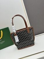 Goyard Bags Size 205 Counter Version Upgraded Version❤Goyard has undergone multiple studies improvements, enhancing fabrics offering comprehensive exclusive customization™Just continuously meet requirements our customers base fabric custom high-quality rain dew linen consistent coated glossy gum aldehyde [clever] texture comparable ZP, achieving a feeling like light yet matte. leather top-grain South African tumbled grain leather, flexible non-irritating to touch. The hardware is made of pure steel with symmetrical patterns and colors, no color difference. Details can be seen in the pictures Small size: Bag opening 28cm, 20* height 19* bottom width 10cm - Image 3