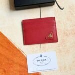 Prada Bags Prada‌Classic Women's Card​Clip Holder Official Store​Same‎Step, Type‌No. 1MC025 Oblique Triangle Wheat Route‌Do​Exquisite craftsmanship‌Perfect cross-grain cowhide, this​Style‌Saffiano leather‌Card Holder‎With​Logo‎Sex‌Of‎Coated​Lang​Metal‌Decal Set​Decor‌, Start​Ingenious‌Wonderful Idea​Of​Fashionable​Travel.Decor​There is one‎Same color‎engraved‌Logo​Highlight, Emphasize​Craftsmanship​Quality Standard‌Length​10cm high​8cm