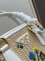 Prada Bags Batch of 300 with boxes, love element handbags year!✨|||Prada Stunning It's to carry the Sunshine Straw Bag Summer solstice coming soon, here's recommendation this Prada sun-straw bag leather, refreshing yet artistic, making you both sweet beautiful.The design is also very practical, and it has large capacity. How can be complete without straw woven bag? Woven bags are a must-have for summer healing# 26x17x11, model 2511 - Image 4
