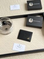 Prada Bags 55prada Hot-Selling Holder Unisex Small Holder, Black, Model 1MC025 Diagonal Triangle Cross Pattern Cowhide Leather, 6 Card Slots ➕ A middle compartment that can hold multiple cards and small change, size 11.2×8.5cm, actual product photo, see is what you get