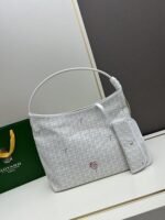 Goyard Bags 240 Underarm Counter Edition - Goyard "58%" Bohème Hobo Bag epitome of lightweight, flexible, and secure design, thanks zipper closure.Due to its wide handle, it is very comfortable as shoulder bag.It also features the iconic detachable pouch that can be closed with a snap button. Size: 27 15 x 42 cm Goyardine & Chevroches