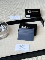 Prada Bags 55prada Hot-Selling Holder Unisex Small Card Holder, Black, Model 1MC025 Loose Characters Triangle Wheat Series Nine Colors Made of cross-grain cowhide, 6 card slots➕A middle compartment that can hold multiple cards and small change, size 11.2×8.5cm, actual product photo, see is what you get - Image 2