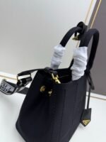 Prada Bags Batch 280 Product Launch*+2025 Summer Linen Blend Tote Bag Leather Small size Elegant fashionable summer vacation style Crafted from linen-blend fabric Paired a double wristband Embossed front signature letter logo Super practical tote bag design Comes detachable leather key ring Simple and exquisite large capacity inside, extremely useful It's simply amazing Fashionable Trendsetter's New Favorite Perfect details comparable to brick cabinets, super awesome with 5-star reviews Size: 25*19*15cm Model: 1BD678 - Image 6