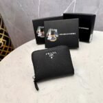 Prada Bags PRADA Best Selling Women's Coin Purse Counter Latest Style, Official Website Synchronization, Genuine Development, Italian Top Original Single Cross Pattern Cowhide Leather Texture Excellent, Threaded Lining Imported Hardware Accessories! Exquisite and Even Stitching, Smooth Oil Edge, Number: LM207, Size: Length 10cm Height 8cm, Color: Black, Plum Red, Blue, Pink