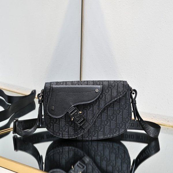 2be4aa1a37064e7ea3860460418ba757.jpg Dior Bags - Image 1