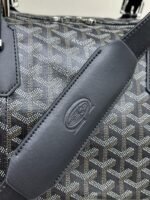 Goyard Bags Pair Flowers Batch 295✈Goyard Boston50 Bag ideal companion weekend trips.The zipper system a padlock ensures security personal belongings. The Boston travel suitable for use in cabin can be worn or crossbody by pairing it with an additional medium-sized shoulder strap! Dark blue neutral that looks good on both men and women I think green really most fashionable color Gray is the evergreen tree of Dog Tooth brand, size 50 fits just right~ ✈ Travel bag ceiling, unbeatable! - Image 6