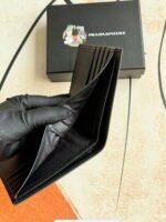 Prada Bags 75PRADA Men's Short Wallet Counter Latest Style, Official Website Synchronization, Genuine Development, Model 2M0513 # Color as shown, blue. The blue leather texture is excellent, with threaded lining. Imported white steel hardware accessories feature a complex color-blocking design, making it more fashionable and unique. Dimensions: Length 11cm, Height 9cm - Image 5