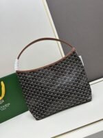 Goyard Bags 240 Underarm Counter Edition - Goyard "58%" Bohème Hobo Bag epitome of lightweight, flexible, and secure design, thanks zipper closure.Due to its wide handle, it is very comfortable as shoulder bag.It also features the iconic detachable pouch that can be closed with a snap button. Size: 27 15 x 42 cm Goyardine & Chevroches - Image 3