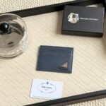 Prada Bags 55prada Hot-Selling Holder Unisex Small Holder, Black, Model 1MC025 Diagonal Triangle Cross Pattern Cowhide Leather, 6 Card Slots ➕ A middle compartment that can hold multiple cards and small change, size 11.2×8.5cm, actual product photo, see is what you get