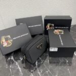 Prada Bags PRADA Official Synchronized New Arrival, Enamel Triangle Metal Logo Zipper Closure Nylon Cosmetic Bag Regular Women's Style✌✌✌ Product Cabinet Special Real Shot [Strong]! Size: Quality Leather: Original Color: Gold Black Silver Buckle, Plum Red, Pink, Sky Blue, Apricot, Green, Lavender Purple, Size 12㎝*3.5㎝*8㎝, model LM217