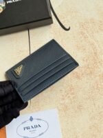 Prada Bags 60 Prada Classic Women's Clip Official Store Step, Type No. 1MC025 Oblique Triangle Wheat Route Do Exquisite craftsmanship Perfect cross-grain cowhide, this Style Saffiano leather Card Holder With Sex Coated Lang Metal Decal Set , Start Ingenious Wonderful Idea Of Fashionable Travel. Decor There is one Same color ‎ engraved Logo Highlight, Emphasize Craftsmanship Quality Standard ‌ Length 10cm high ​ 8cm - Image 3