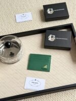 Prada Bags 55prada Hot-Selling Holder Unisex Small Holder, Black, Model 1MC025 Diagonal Triangle Cross Pattern Cowhide Leather, 6 Card Slots ➕ A middle compartment that can hold multiple cards and small change, size 11.2×8.5cm, actual product photo, see is what you get