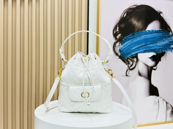 4580004838b549f2ba5835bf0c763a30.jpg Dior Bags - Image 1