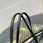 Goyard Bags 175 Ge~Ya Bag/Shopping Bag Compared old Neverfull Saint Louis bag, the Tote has numerous amazing advantages: it's extremely light soft yet still durable waterproof.Showcasing low-key and simple style, this design remains true its original mission.Equipped with detachable small inner pocket, it comes in a variety of colors to meet personal daily matching needs, easily storing all items for street gatherings or long-distance travel. Extremely practical. Two sizes available Medium 47 27 14cm Large size: 57 bag opening 30 x 15cm - Image 7