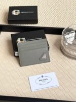 Prada Bags 55 Prada Best-Selling Genuine Leather Card Holder [Heart] Latest Style from Counter, Synchronized the Official Website, Authentic Development, Color as Shown Model 2MC223, internal 224 OEM code Cross-grain cowhide excellent texture, imported threaded lining, even stitching, smooth oil edges, exquisite workmanship, dimensions: length 10cm, height 8cm, comes with original packaging box and card