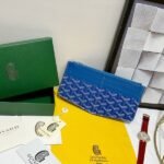 Goyard Bags 65 Goya Insert Louise is an ideal daily companion, with a large zippered compartment that for secure placement of large-sized phones, receipts, or small change.Its 8 slots 4 card pockets can hold up 12 cards.Its compact and lightweight design allows it to easily slip into your bag. Style number: 98316 Color: Blue Dimensions: 21cm 1cm x 11.5cm