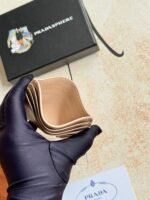 Prada Bags 60 Prada Classic Women's Clip Official Store Step, Type No. 1MC025 Oblique Triangle Wheat Route Do Exquisite craftsmanship Perfect cross-grain cowhide, this Style Saffiano leather Card Holder With Sex Coated Lang Metal Decal Set , Start Ingenious Wonderful Idea Of Fashionable Travel. Decor There is one Same color ‎ engraved Logo Highlight, Emphasize Craftsmanship Quality Standard ‌ Length 10cm high ​ 8cm - Image 5