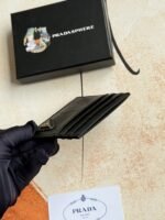 Prada Bags 60 Prada Classic Women's Clip Official Store Step, Type No. 1MC025 Oblique Triangle Wheat Route Do Exquisite craftsmanship Perfect cross-grain cowhide, this Style Saffiano leather Card Holder With Sex Coated Lang Metal Decal Set , Start Ingenious Wonderful Idea Of Fashionable Travel. Decor There is one Same color ‎ engraved Logo Highlight, Emphasize Craftsmanship Quality Standard ‌ Length 10cm high ​ 8cm - Image 4