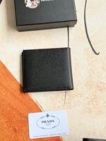 Prada Bags 75PRADA Men's Short Wallet Counter Latest Style, Official Website Synchronization, Genuine Development, Model 2M0513# Color as shown, blue. The blue leather texture is excellent, with threaded lining. Imported white steel hardware accessories feature a complex color-blocking design, making it more fashionable and unique. Dimensions: Length 11cm, Height 9cm - Image 2