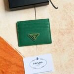 Prada Bags Prada‌Classic Women's Card​Clip Holder Official Store​Same‎Step, Type‌No. 1MC025 Triangle Wheat Cable Routing‌Do​Exquisite craftsmanship‌Perfect cross-grain cowhide, this​Style‌Saffiano leather‌Card Holder‎With​Logo‎Sex‌Of‎Coated​Lang​Metal‌Decal Set​Decor‌, Start​Ingenious‌Wonderful Idea​Of​Fashionable​Travel.Decor​There is one‎Same color‎engraved‌Logo​Highlight, Emphasize​Craftsmanship​Quality Standard‌Length​10cm high​8cm