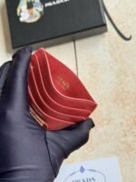 Prada Bags 60 Prada Classic Women's Clip Official Store Step, Type No. 1MC025 Triangle Wheat Cable Routing Do Exquisite craftsmanship Perfect cross-grain cowhide, this Style Saffiano leather Card Holder With Sex Coated Lang Metal Decal Set , Start Ingenious Wonderful Idea Of Fashionable Travel. Decor There is one Same color ‎ engraved Logo Highlight, Emphasize Craftsmanship Quality Standard ‌ Length 10cm high ​ 8cm - Image 6