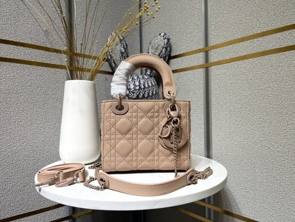 5ed2082c302c4ff6992fe516a310e43c.jpg Dior Bags - Image 1