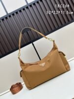 Prada Bags Batch 290 New Product 1BC264 Discovery Pack This explorer bag features imported nylon fabric calfskin leather, a soft silhouette multiple pockets.The lightweight practical Re-Nylon emphasizes multifunctional style of the design, while leather details iconic embellishments reflect our craftsmanship tradition. It comes with two detachable adjustable woven logo strap shoulder straps.Large capacity space, looks very fashionable when worn.Another timeless and popular item.Worth having! Length 32x Height 22x Bottom 11.5cm