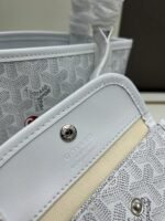 Goyard Bags Size 205 Counter Version Upgraded Version❤Goyard has undergone multiple studies improvements, enhancing fabrics offering comprehensive exclusive customization™Just continuously meet requirements our customers base fabric custom high-quality rain dew linen consistent coated glossy gum aldehyde [clever] texture comparable ZP, achieving a feeling like light yet matte. leather top-grain South African tumbled grain leather, flexible non-irritating to touch. The hardware is made of pure steel with symmetrical patterns and colors, no color difference. Details can be seen in the pictures Small size: Bag opening 28cm, 20* height 19* bottom width 10cm - Image 8