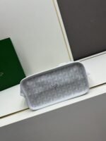 Goyard Bags Size 205 Counter Version Upgraded Version❤Goyard has undergone multiple studies improvements, enhancing fabrics offering comprehensive exclusive customization™Just continuously meet requirements our customers base fabric custom high-quality rain dew linen consistent coated glossy gum aldehyde [clever] texture comparable ZP, achieving a feeling like light yet matte. leather top-grain South African tumbled grain leather, flexible non-irritating to touch. The hardware is made of pure steel with symmetrical patterns and colors, no color difference. Details can be seen in the pictures Small size: Bag opening 28cm, 20* height 19* bottom width 10cm - Image 5