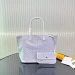 Goyard Bags 165 Ge~Ya Bag/Shopping Bag Compared old Neverfull Saint Louis bag, the Tote has numerous amazing advantages: it's extremely light soft yet still durable waterproof.Showcasing low-key and simple style, this design remains true its original mission.Equipped with detachable small inner pocket, it comes in a variety of colors to meet personal daily matching needs, easily storing all items for street gatherings or long-distance travel. Extremely practical. Two sizes available Medium 47 27 14cm Large size: 57 bag opening 30 x 15cm