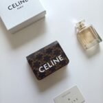 Celine Bags ￥75 Celine Classic Business Holder, Large Cowhide Interior with Smooth Microfiber CANVAS Logo Print, gold Trim TRIOMPHE Metal Snap Closure, Zipper Coin 5 Card Slots, Banknote Pocket, 1 Flat Pocket No.: 10K623 Size:11 9 X 3cm