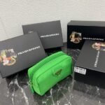 Prada Bags PRADA Official Synchronized New Arrival, Enamel Triangle Metal Logo Zipper Closure Nylon Cosmetic Bag Regular Women's Style✌✌✌ Product Cabinet Special Real Shot [Strong]! Size: Quality Leather: Original Color: Gold Black Silver Buckle, Plum Red, Pink, Sky Blue, Apricot, Green, Lavender Purple, Size 12㎝*3.5㎝*8㎝, model LM217