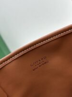 Goyard Bags Size 205 Counter Version Upgraded Version❤Goyard has undergone multiple studies improvements, enhancing fabrics offering comprehensive exclusive customization™Just continuously meet requirements our customers base fabric custom high-quality rain dew linen consistent coated glossy gum aldehyde [clever] texture comparable ZP, achieving a feeling like light yet matte. leather top-grain South African tumbled grain leather, flexible non-irritating to touch. The hardware is made of pure steel with symmetrical patterns and colors, no color difference. Details can be seen in the pictures Small size: Bag opening 28cm, 20* height 19* bottom width 10cm - Image 7