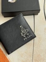 Prada Bags 75PRADA Men's Short Wallet Counter Latest Style, Official Website Synchronization, Genuine Development, Model 2M0513 # Color as shown, blue. The blue leather texture is excellent, with threaded lining. Imported white steel hardware accessories feature a complex color-blocking design, making it more fashionable and unique. Dimensions: Length 11cm, Height 9cm - Image 3