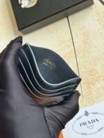 Prada Bags 60 Prada Classic Women's Clip Official Store Step, Type No. 1MC025 Oblique Triangle Wheat Route Do Exquisite craftsmanship Perfect cross-grain cowhide, this Style Saffiano leather Card Holder With Sex Coated Lang Metal Decal Set , Start Ingenious Wonderful Idea Of Fashionable Travel. Decor There is one Same color ‎ engraved Logo Highlight, Emphasize Craftsmanship Quality Standard ‌ Length 10cm high ​ 8cm - Image 6