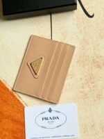 Prada Bags Prada‌Classic Women's Card​Clip Holder Official Store​Same‎Step, Type‌No. 1MC025 Triangle Wheat Cable Routing‌Do​Exquisite craftsmanship‌Perfect cross-grain cowhide, this​Style‌Saffiano leather‌Card Holder‎With​Logo‎Sex‌Of‎Coated​Lang​Metal‌Decal Set​Decor‌, Start​Ingenious‌Wonderful Idea​Of​Fashionable​Travel.Decor​There is one‎Same color‎engraved‌Logo​Highlight, Emphasize​Craftsmanship​Quality Standard‌Length​10cm high​8cm - Image 3