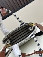 Prada Bags Batch 280 Product Launch*+2025 Summer Linen Blend Tote Bag Leather Small size Elegant fashionable summer vacation style Crafted from linen-blend fabric Paired a double wristband Embossed front signature letter logo Super practical tote bag design Comes detachable leather key ring Simple and exquisite large capacity inside, extremely useful It's simply amazing Fashionable Trendsetter's New Favorite Perfect details comparable to brick cabinets, super awesome with 5-star reviews Size: 25*19*15cm Model: 1BD678 - Image 6