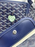 Goyard Bags Size 205 Counter Version Upgraded Version❤Goyard has undergone multiple studies improvements, enhancing fabrics offering comprehensive exclusive customization™Just continuously meet requirements our customers base fabric custom high-quality rain dew linen consistent coated glossy gum aldehyde [clever] texture comparable ZP, achieving a feeling like light yet matte. leather top-grain South African tumbled grain leather, flexible non-irritating to touch. The hardware is made of pure steel with symmetrical patterns and colors, no color difference. Details can be seen in the pictures Small size: Bag opening 28cm, 20* height 19* bottom width 10cm - Image 8