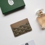 Goyard Bags ￥50 GOYARD Goya Classic Saint-Sulpice Card Holder Compact Design with Middle Pocket for Cards, ID, Folded Banknotes The compact design fits perfectly into the pocket of a jacket or pants. Style number: 9636 Size: 7 x 10.5 cm