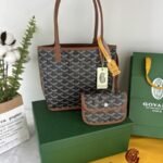 Goyard Bags 165 Goyard Bag is leather version of iconic Saint Louis bag, with Goyardine canvas lining.It offers two different aesthetic styles.Its gradually thickened handle provides a good grip comfortable feel.The compact and small form factor makes Anjou Mini perfect for nighttime use or carrying some daily essentials during the day. Style number: 98196 Color: Black/Brown Size: 9cm x 19.5cm