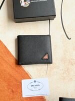 Prada Bags 75PRADA Men's Short Wallet Counter Latest Style, Official Website Synchronization, Genuine Development, Model 2M0513# Color as shown, blue. The blue leather texture is excellent, with threaded lining. Imported white steel hardware accessories feature a complex color-blocking design, making it more fashionable and unique. Dimensions: Length 11cm, Height 9cm