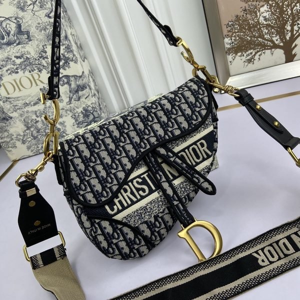 7e7b073d9dac42a1a6261865ae415247.jpg Dior Bags - Image 1