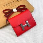 Hermes Bags Hermes Kangkang Mini Crossbody Bag p150 Model: 537-2 Palm Print Size: 13*11.8cm Made of Empson palm print cowhide Exquisite with smooth straight edges. It has two cash slots inside, one zipper pocket, six card slots. The shoulder strap length is adjustable can be detached to use as a wallet. High-end and elegant, you deserve it - Image 2